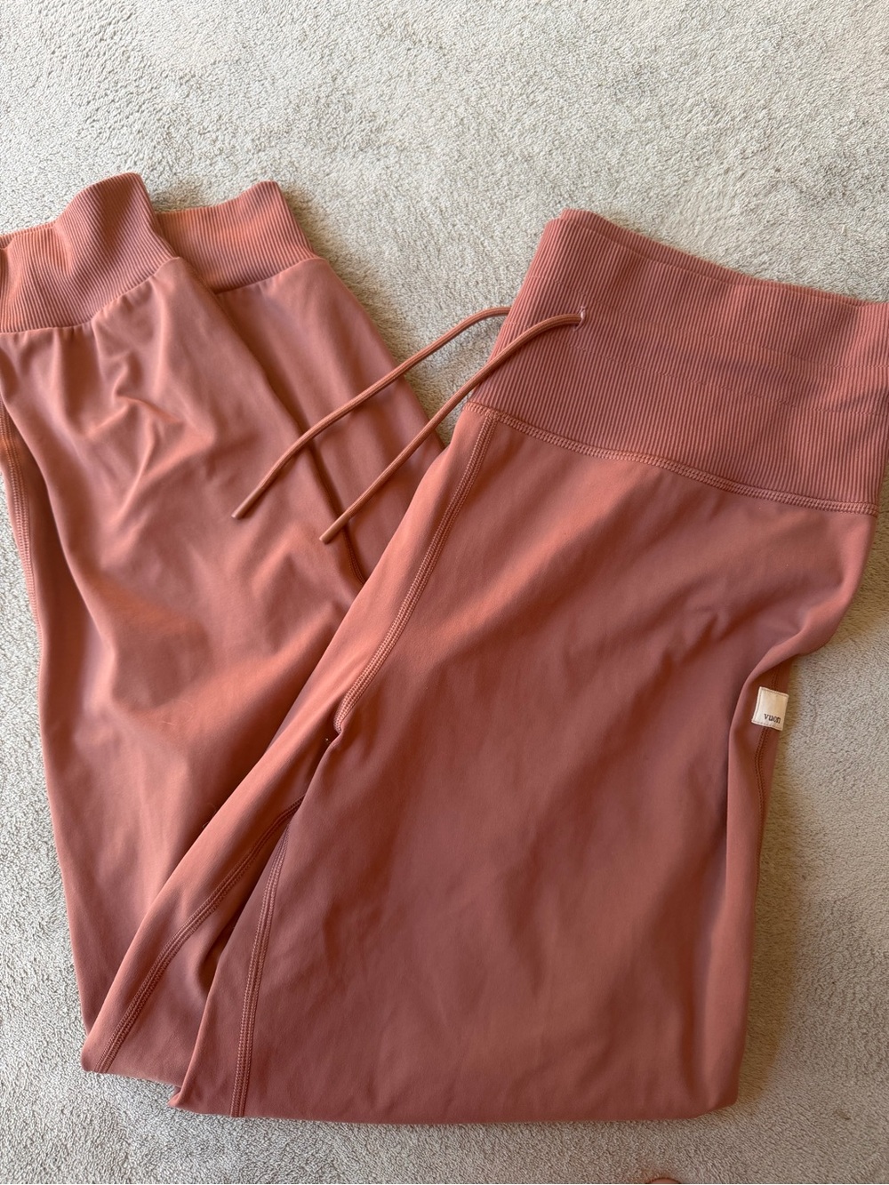 Vuori Joggers in Dusty Rose